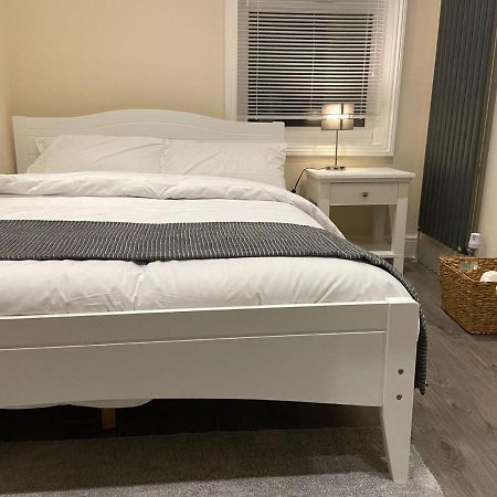 Beautiful Rooms Only Few Steps Away From Bruce Grove Tottenham Stadium London Exterior photo