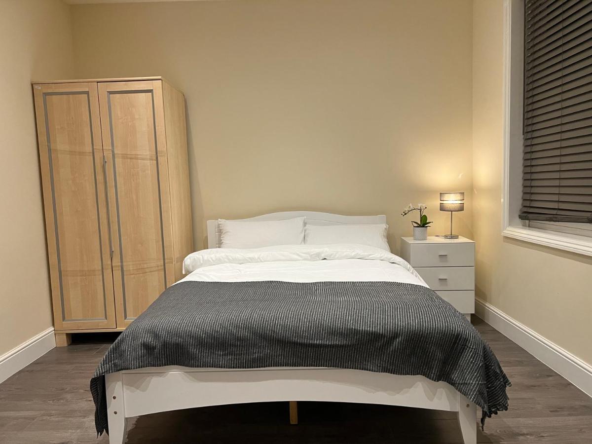 Beautiful Rooms Only Few Steps Away From Bruce Grove Tottenham Stadium London Exterior photo