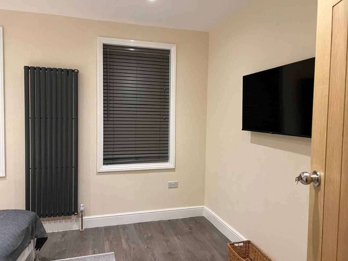 Beautiful Rooms Only Few Steps Away From Bruce Grove Tottenham Stadium London Exterior photo