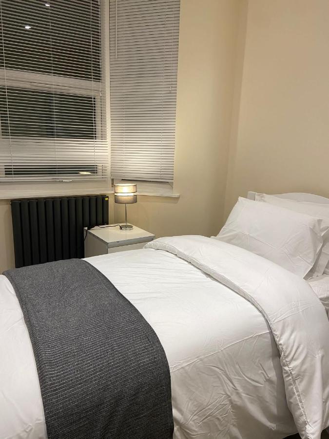 Beautiful Rooms Only Few Steps Away From Bruce Grove Tottenham Stadium London Exterior photo