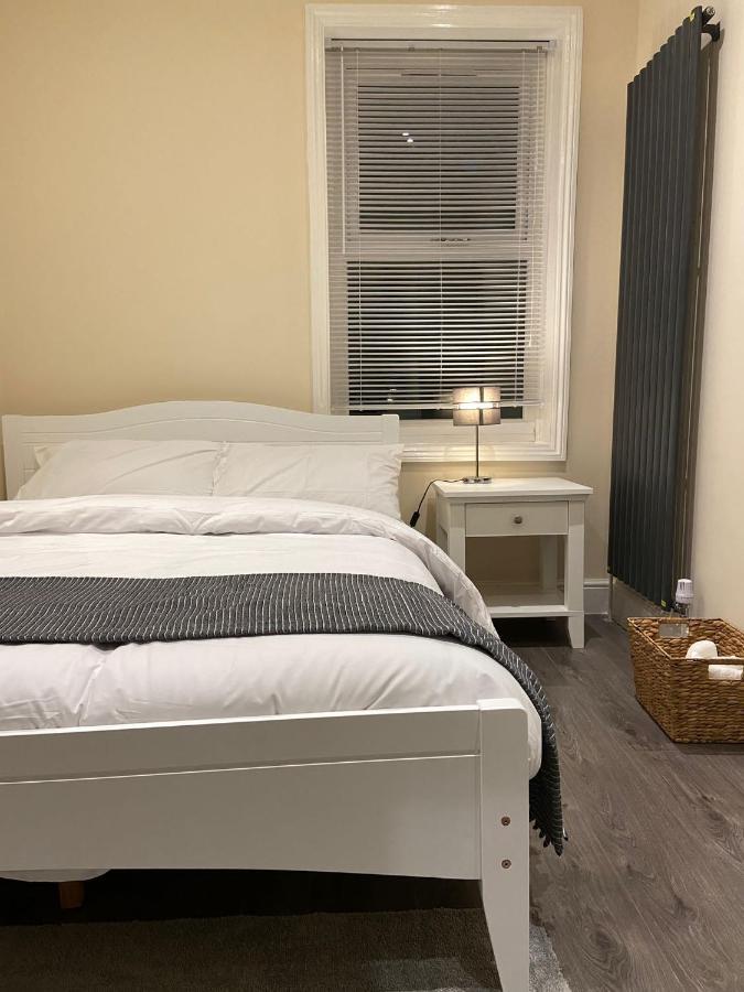 Beautiful Rooms Only Few Steps Away From Bruce Grove Tottenham Stadium London Exterior photo