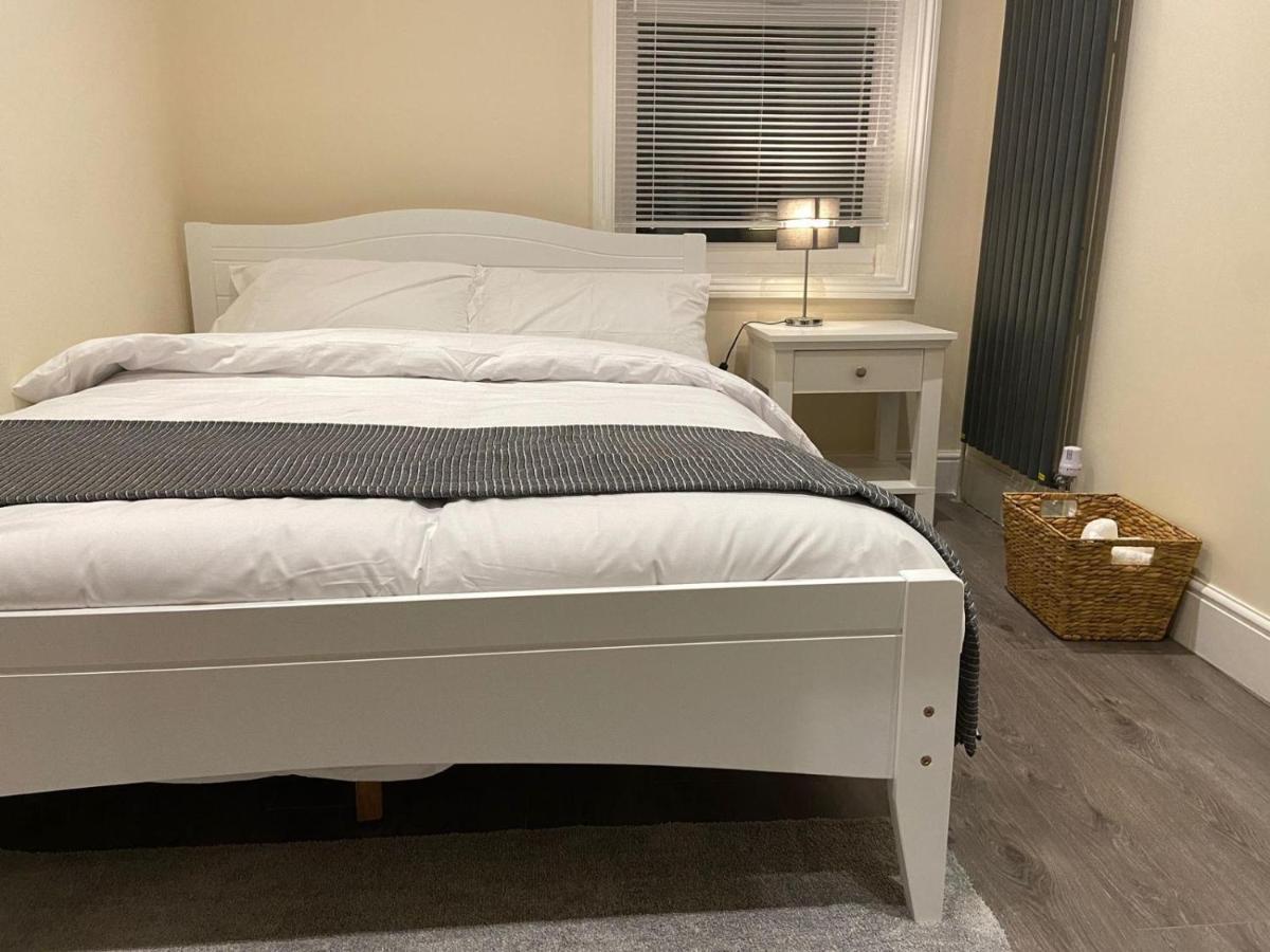 Beautiful Rooms Only Few Steps Away From Bruce Grove Tottenham Stadium London Exterior photo